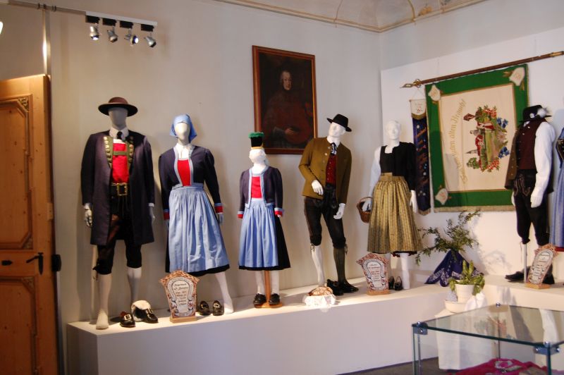 Eindrücke von der Ausstellung im Kloster Asbach Eindrücke von der Ausstellung im Kloster Asbach