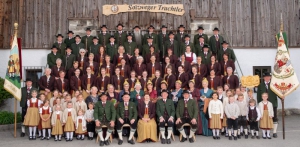 Die „Soizweger“ feiern beim Gautrachtenfest ihren 90. Geburtstag. (Fotos: Trachtenverein Salzweg)