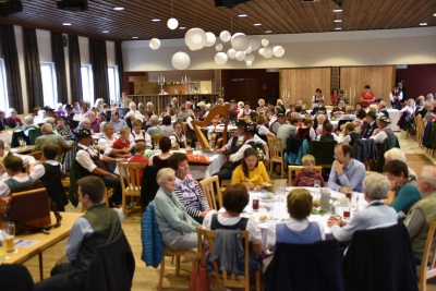 Bis auf den letzten Platz besetzt war der Saal der Aumonte Stub’n beim Gauliedersingen des Dreiflüsse-Trachtengaues.