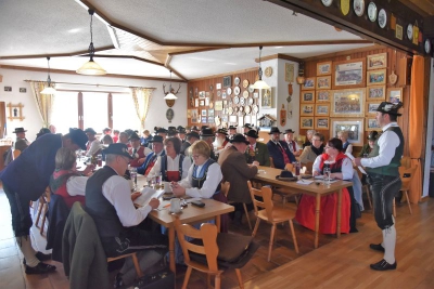 Gauvorstand Walter Söldner informierte die Vereinsvorsitzenden bei der Vorständetagung in Aigen a. Inn über Aktuelles aus dem Bayerischen Trachtenverband. (Foto: Hauzeneder)